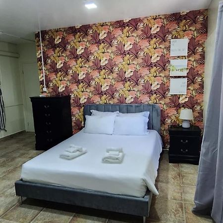 Cozy Studio Apartment Minutes From The Beach Willemstad Exterior photo