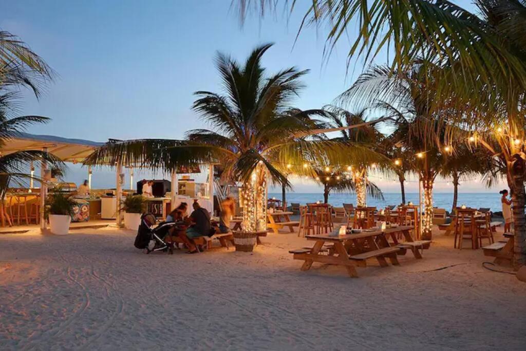 Cozy Studio Apartment Minutes From The Beach Willemstad Exterior photo